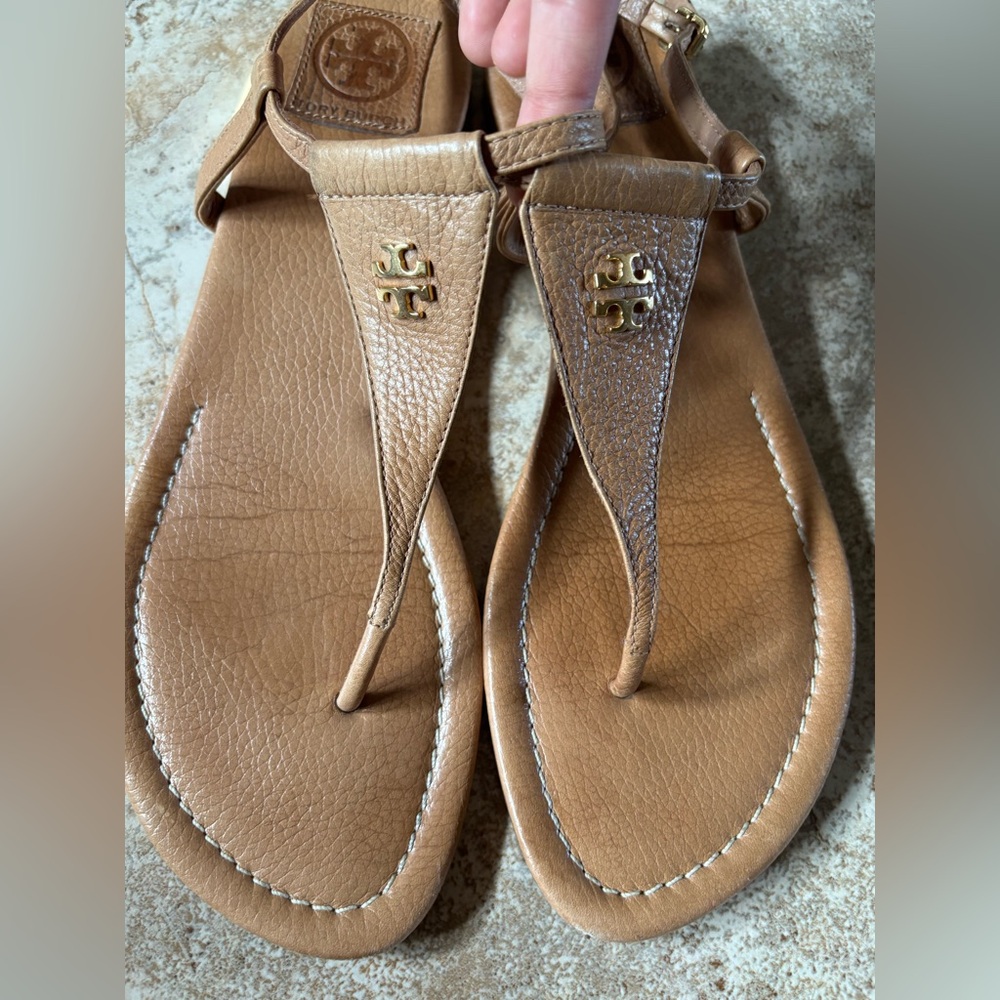 Tory Burch Tan Leather Logo minimalist Thong Sandals - Picture 3 of 7